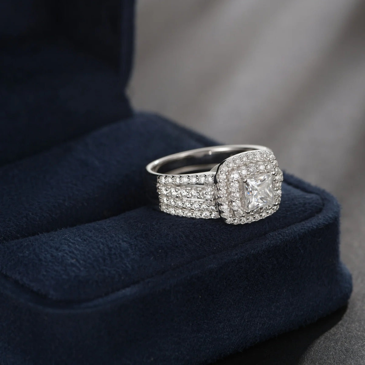 Newshe Certified Moissanite Weddings Ring Set for Women Luxury 925 Sterling Silver Halo Princess Cut Elegant Jewelry