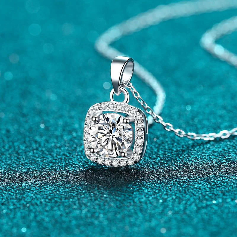 NeeTim 1ct 2ct D VVS1 Moissanite Necklace for Women Sterling Silver 925 with White Gold Plated Lab Diamond Pendant Necklaces