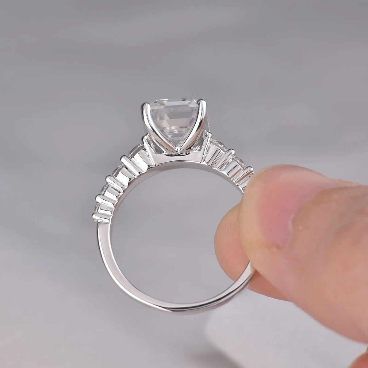 Newshe 4.0 Ct 8*10mm Emerald Cut Certified Moissanite Engagement Rings for Women Wedding Promise Ring with Luxury Jewelry Box